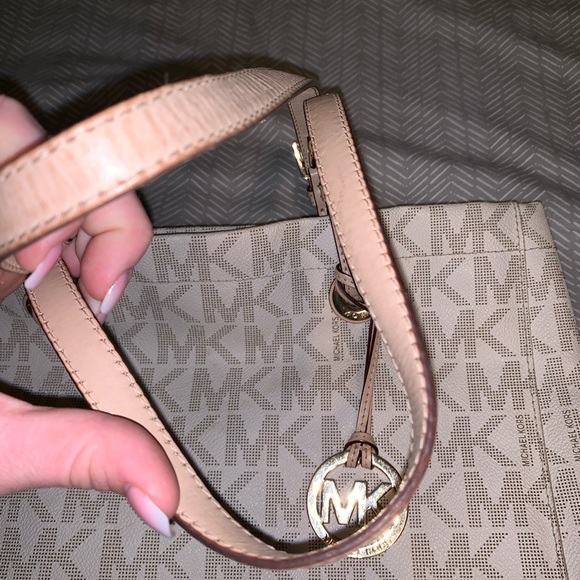 MK Tote - Picture 4 of 6